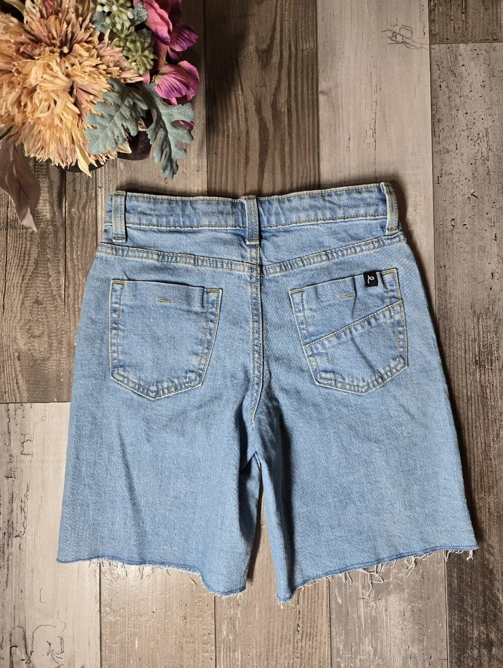 NWOT Art Class Girls Light Wash Loose Jean Shorts Small 6/7